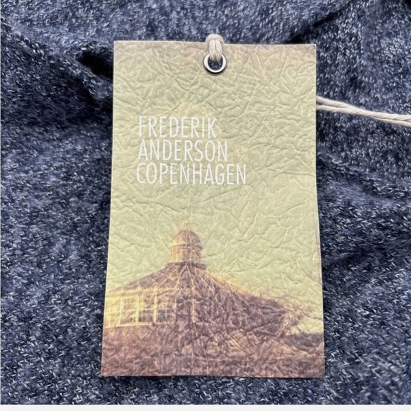 Frederik Anderson Copenhagen Long Sleeve Crew Neck Navy Sweater NWT Size M - Picture 3 of 4